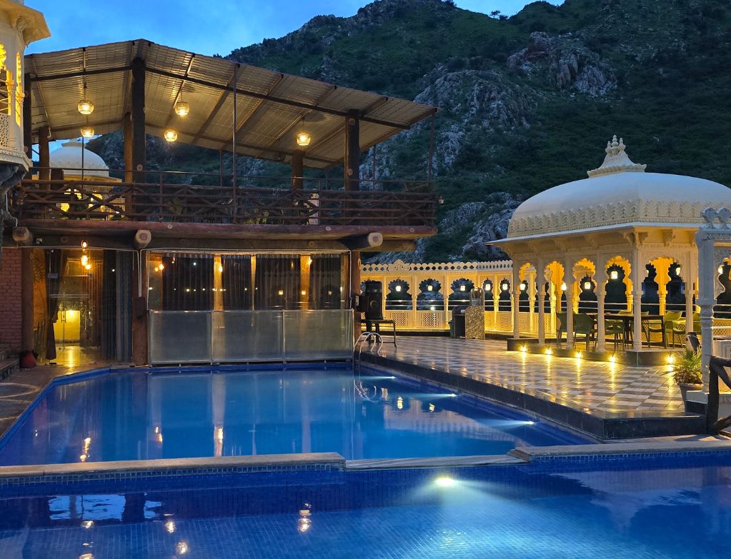 Royal courtyard of Badi Garh Palace